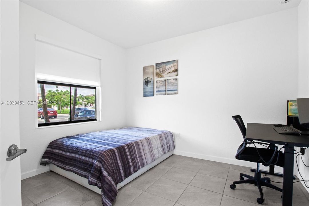 En Venta: $450,000 (3 camas, 3 baños, 1328 Pies cuadrados)