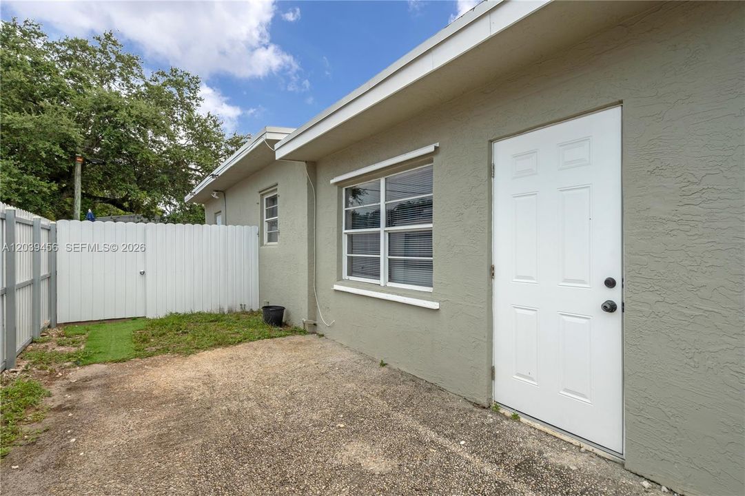 For Sale: $545,000 (3 beds, 2 baths, 1456 Square Feet)