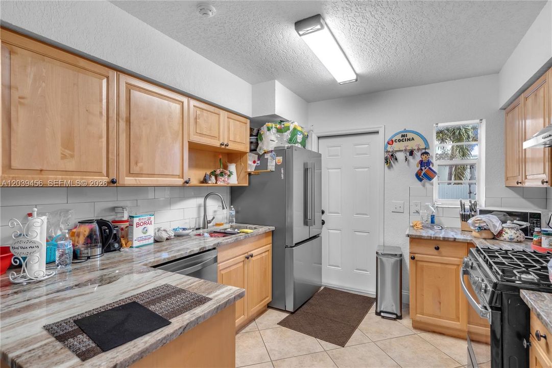 For Sale: $545,000 (3 beds, 2 baths, 1456 Square Feet)