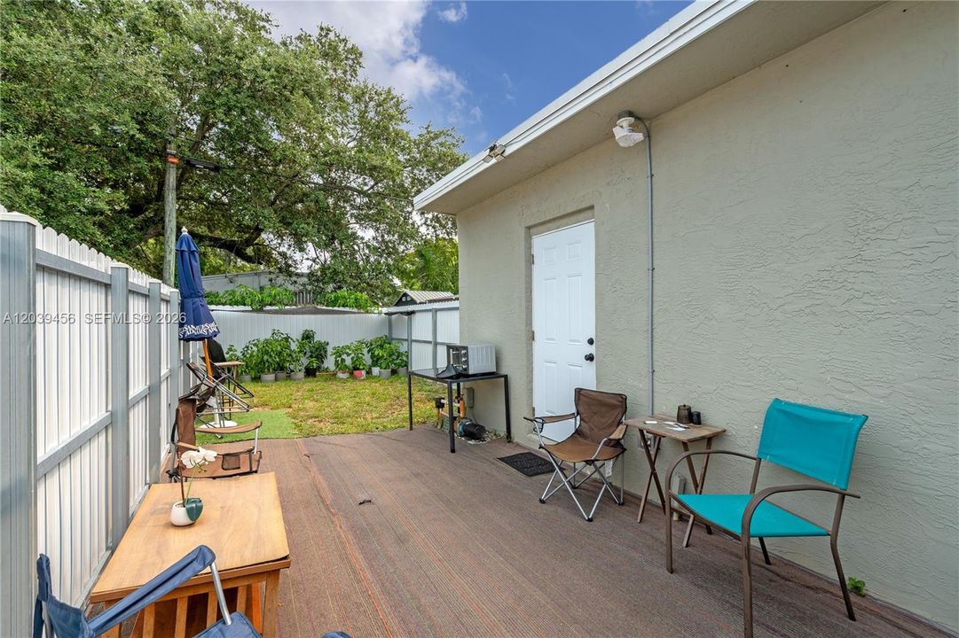 For Sale: $545,000 (3 beds, 2 baths, 1456 Square Feet)