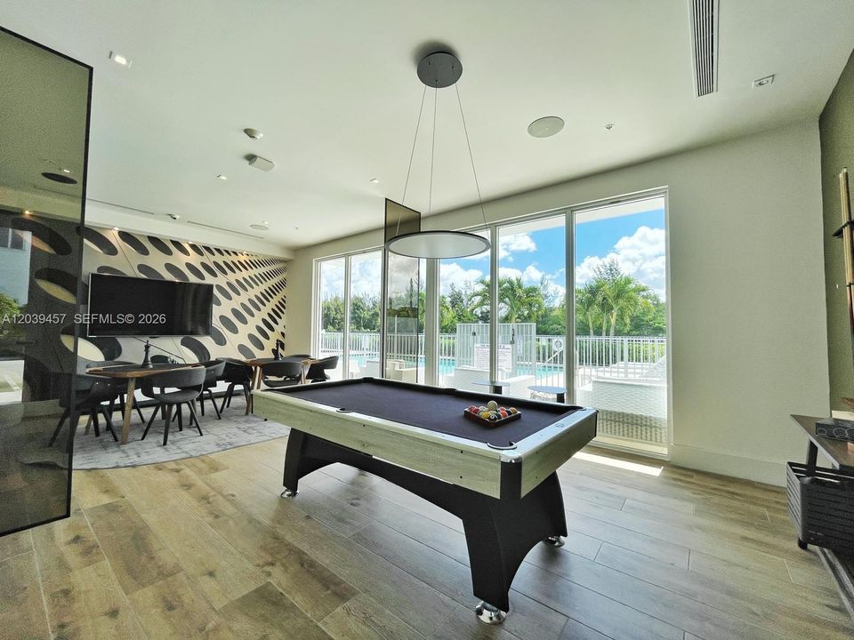 En Venta: $825,000 (4 camas, 3 baños, 2043 Pies cuadrados)