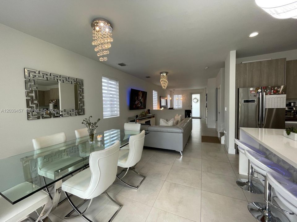 En Venta: $825,000 (4 camas, 3 baños, 2043 Pies cuadrados)