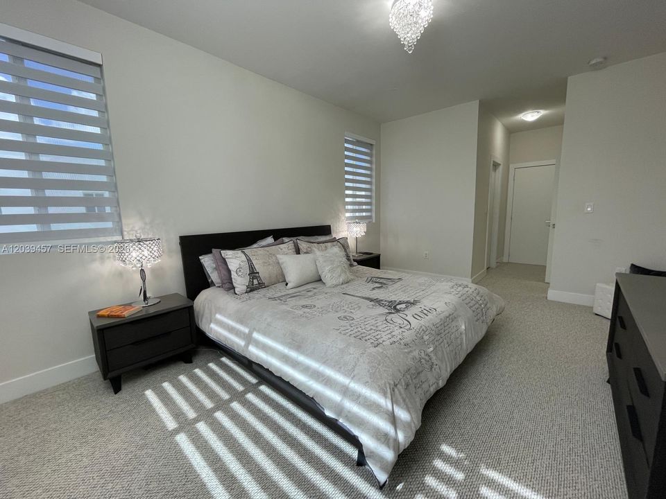 En Venta: $825,000 (4 camas, 3 baños, 2043 Pies cuadrados)