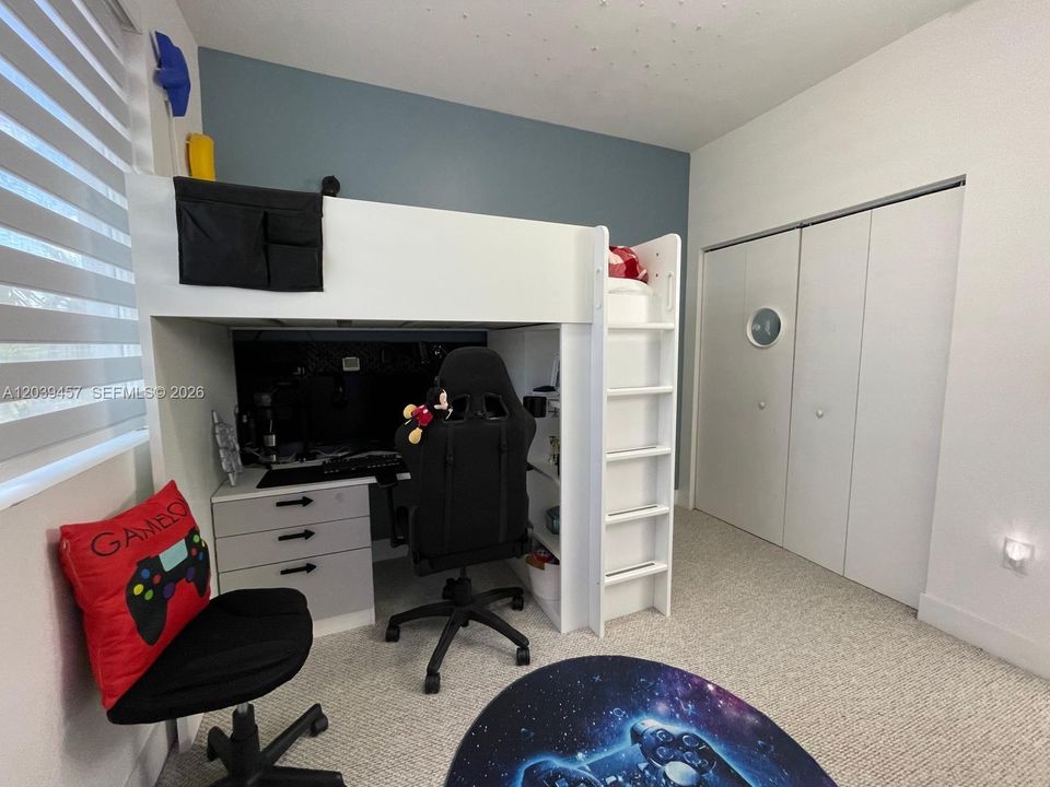 En Venta: $825,000 (4 camas, 3 baños, 2043 Pies cuadrados)