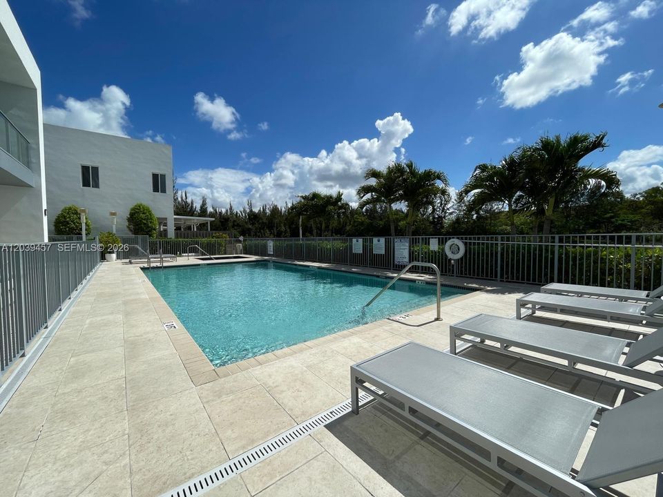 En Venta: $825,000 (4 camas, 3 baños, 2043 Pies cuadrados)