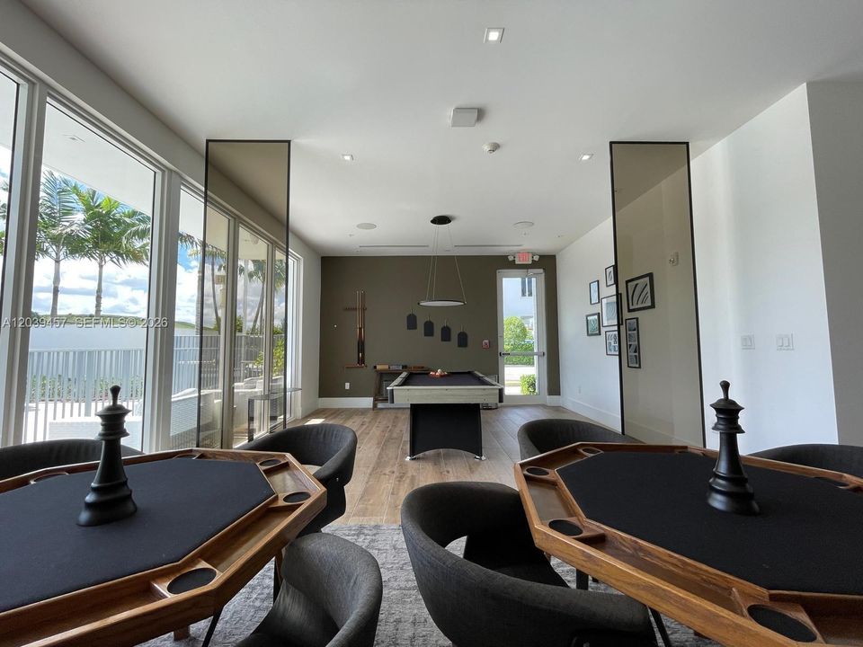 En Venta: $825,000 (4 camas, 3 baños, 2043 Pies cuadrados)