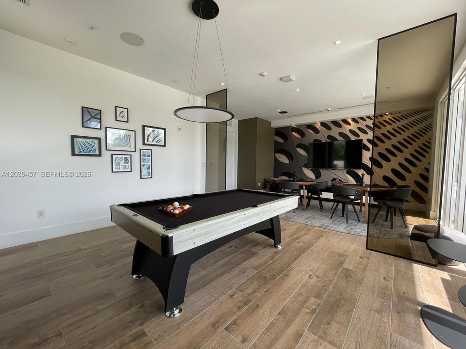En Venta: $825,000 (4 camas, 3 baños, 2043 Pies cuadrados)