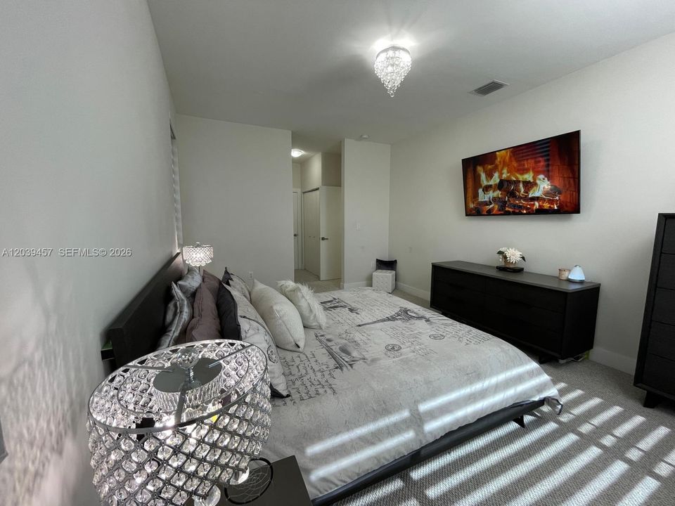 En Venta: $825,000 (4 camas, 3 baños, 2043 Pies cuadrados)