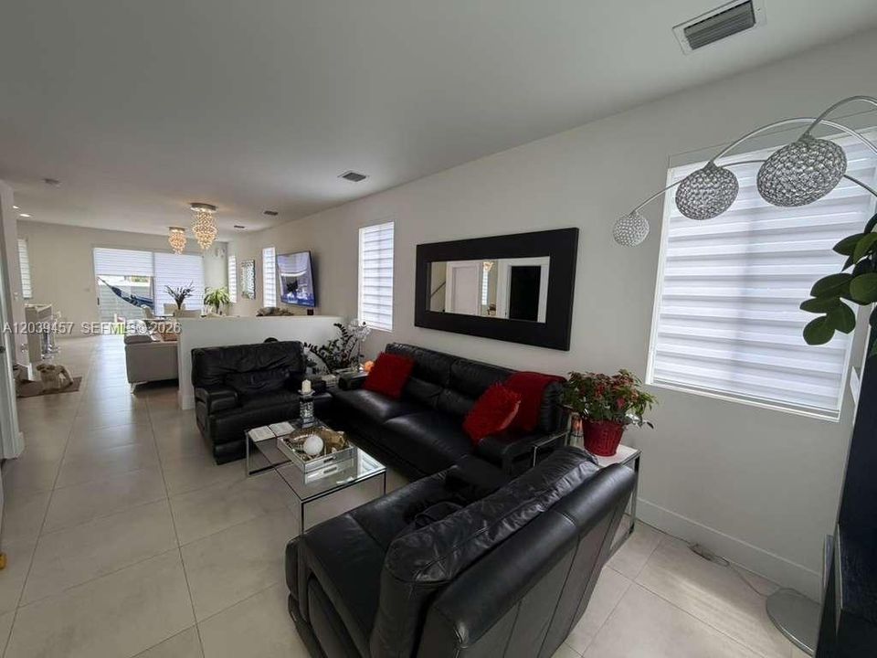 En Venta: $825,000 (4 camas, 3 baños, 2043 Pies cuadrados)