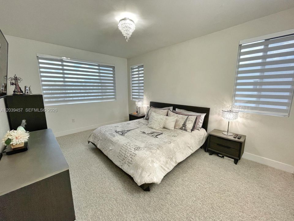 En Venta: $825,000 (4 camas, 3 baños, 2043 Pies cuadrados)