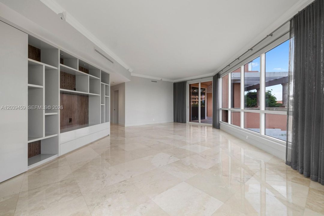 В аренду: $12,500 (2 спален, 3 ванн, 2570 Квадратных фут)
