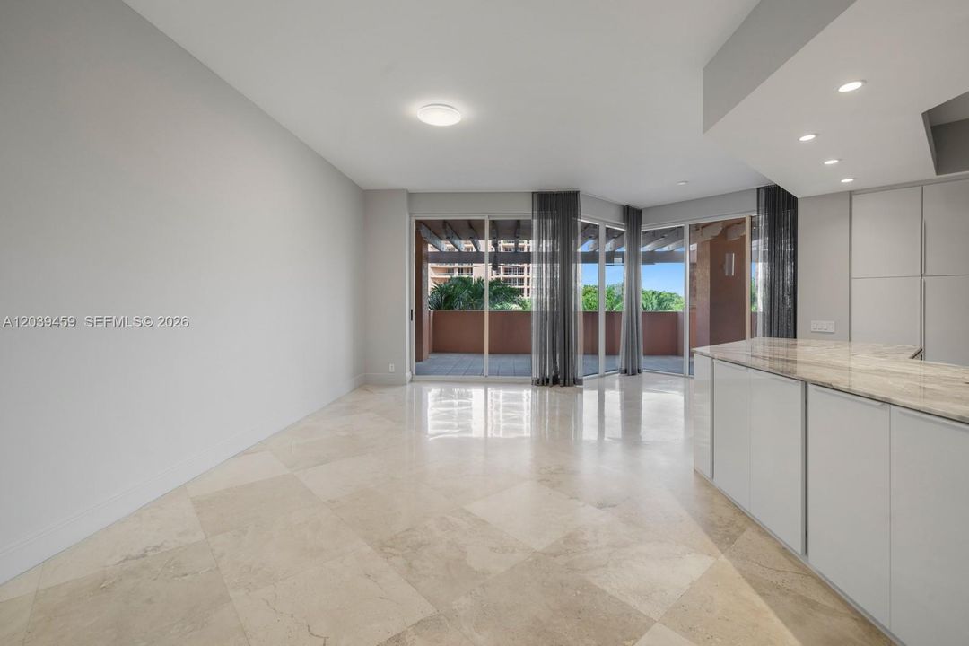В аренду: $12,500 (2 спален, 3 ванн, 2570 Квадратных фут)