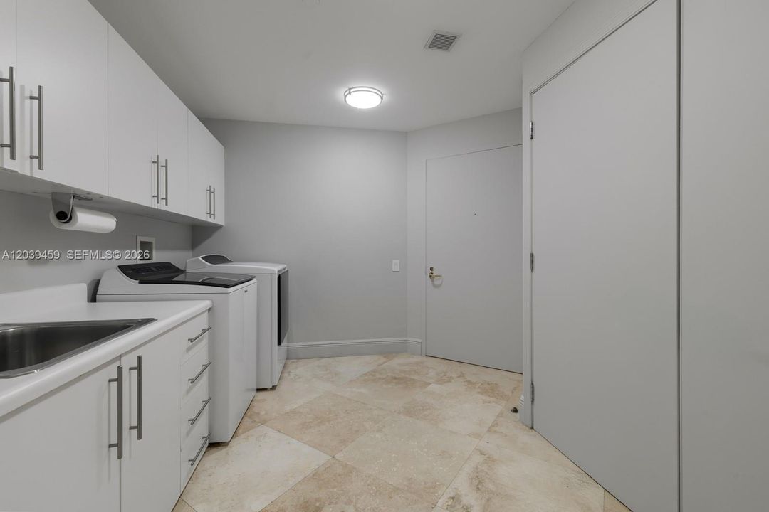 В аренду: $12,500 (2 спален, 3 ванн, 2570 Квадратных фут)