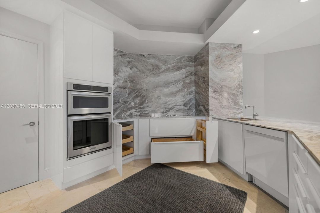 В аренду: $12,500 (2 спален, 3 ванн, 2570 Квадратных фут)