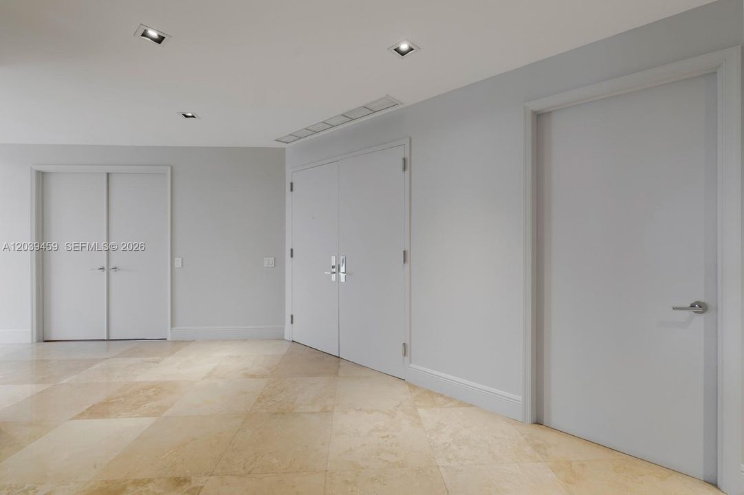В аренду: $12,500 (2 спален, 3 ванн, 2570 Квадратных фут)
