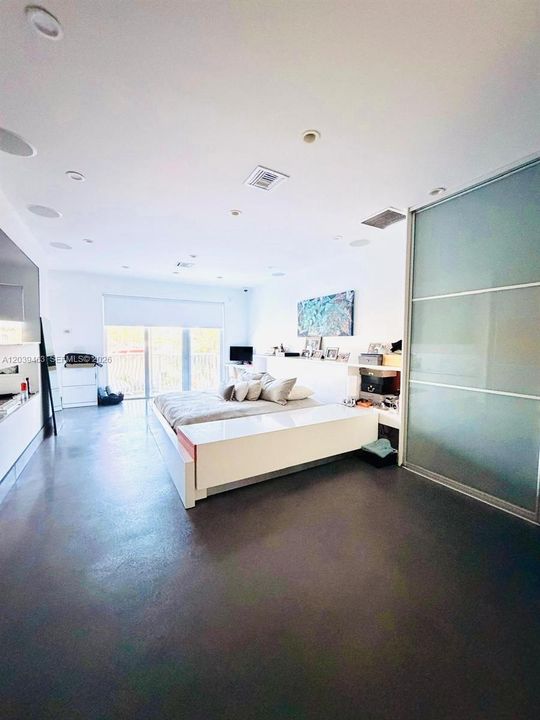 En Renta: $12,850 (4 camas, 3 baños, 3200 Pies cuadrados)