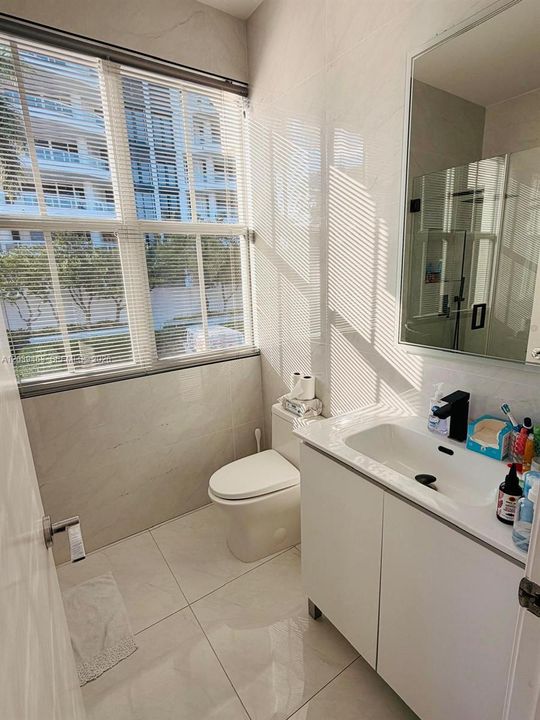 En Renta: $12,850 (4 camas, 3 baños, 3200 Pies cuadrados)