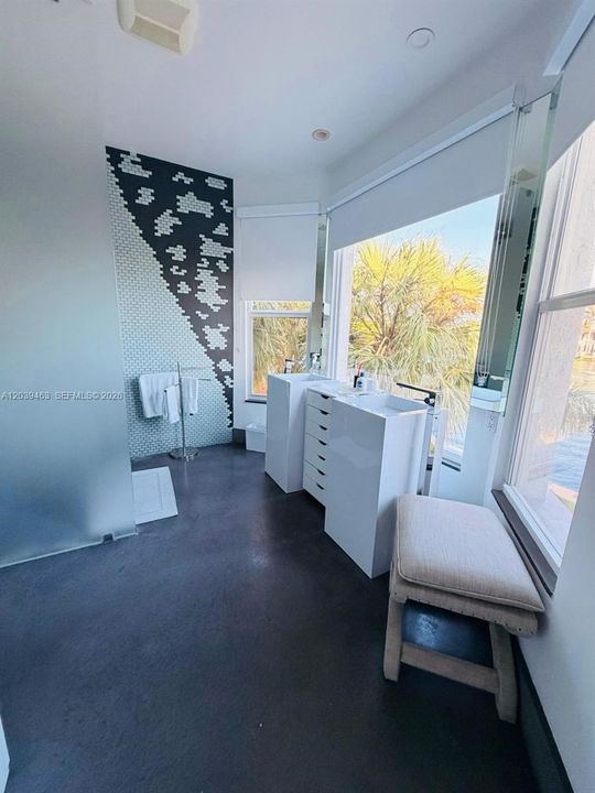 En Renta: $12,850 (4 camas, 3 baños, 3200 Pies cuadrados)