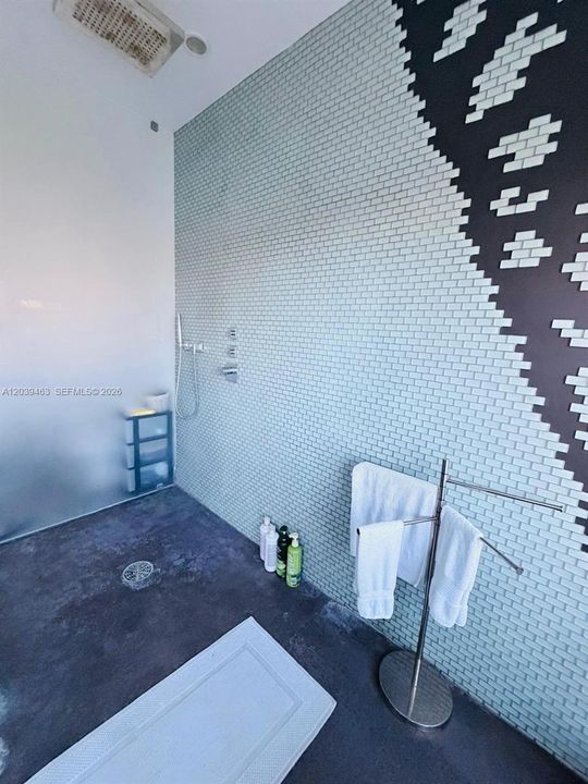En Renta: $12,850 (4 camas, 3 baños, 3200 Pies cuadrados)