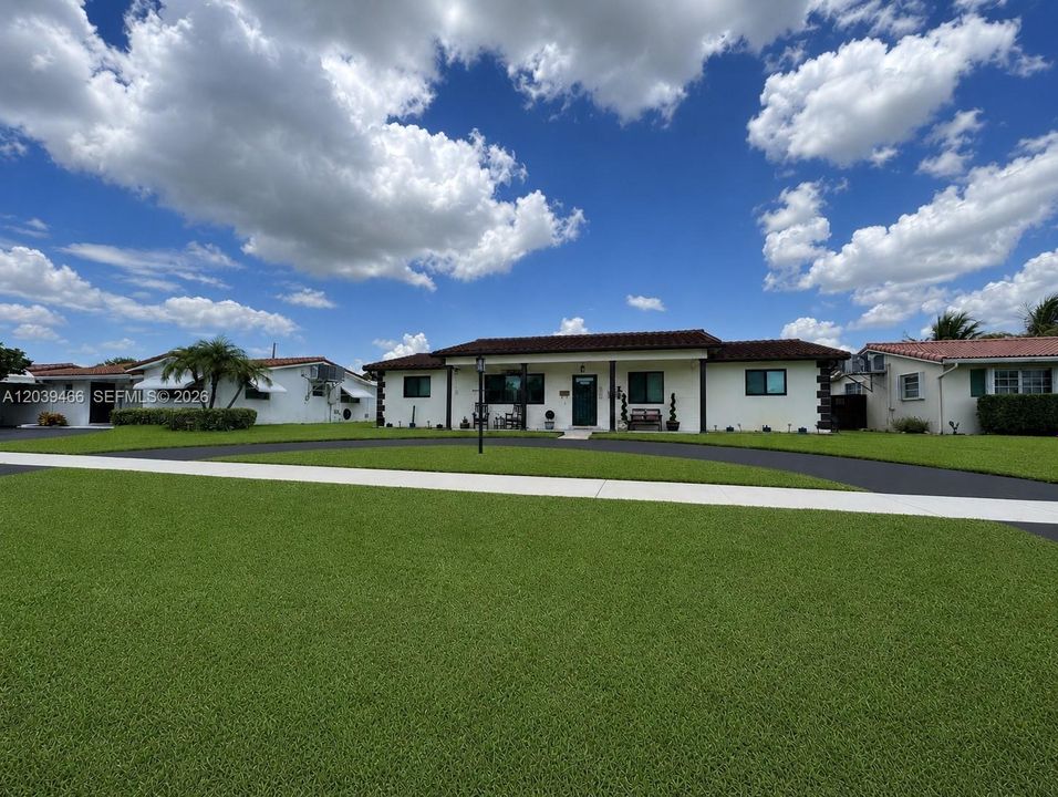 En Venta: $931,350 (4 camas, 2 baños, 2232 Pies cuadrados)