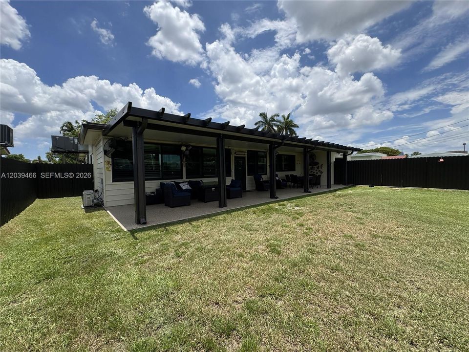 En Venta: $931,350 (4 camas, 2 baños, 2232 Pies cuadrados)