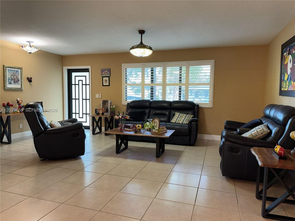 En Venta: $931,350 (4 camas, 2 baños, 2232 Pies cuadrados)