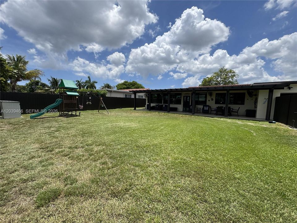 En Venta: $931,350 (4 camas, 2 baños, 2232 Pies cuadrados)