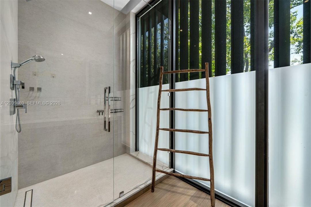 For Sale: $5,500,000 (5 beds, 5 baths, 3461 Square Feet)