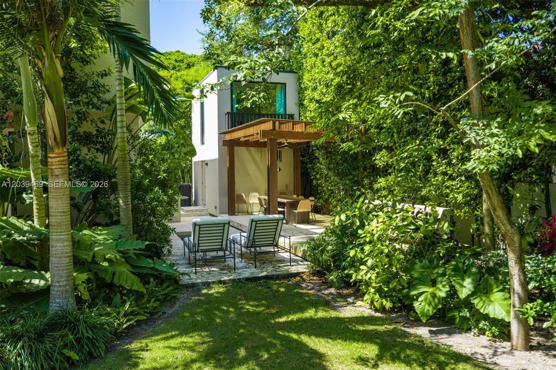 For Sale: $5,500,000 (5 beds, 5 baths, 3461 Square Feet)