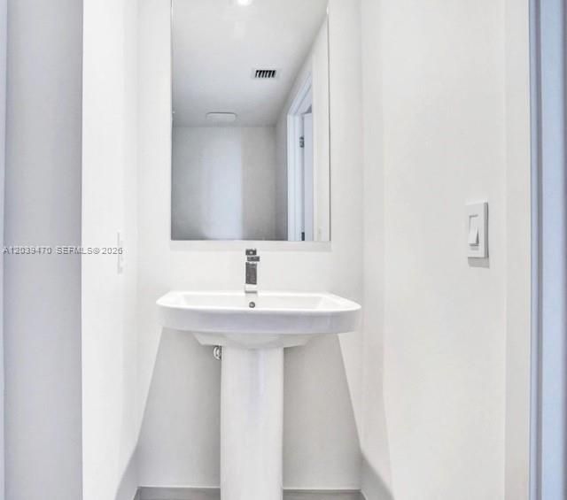 For Sale: $529,000 (1 beds, 1 baths, 702 Square Feet)