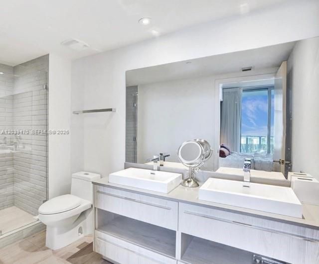 For Sale: $529,000 (1 beds, 1 baths, 702 Square Feet)