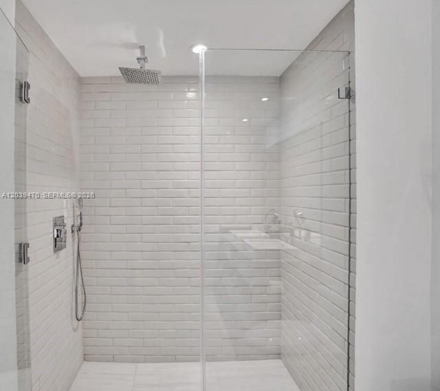 For Sale: $529,000 (1 beds, 1 baths, 702 Square Feet)
