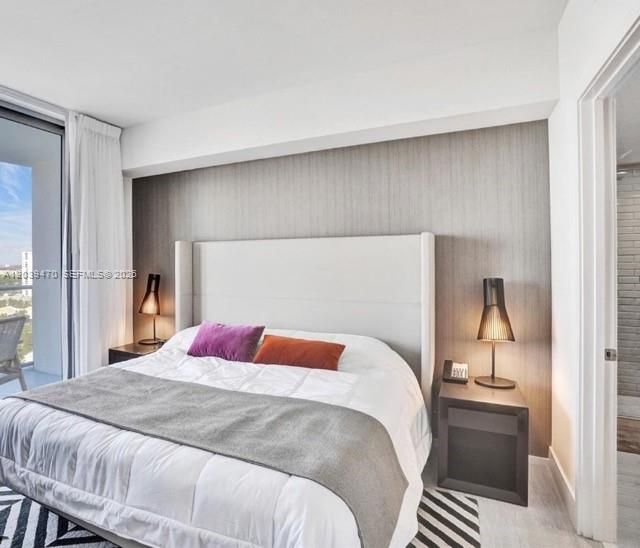 For Sale: $529,000 (1 beds, 1 baths, 702 Square Feet)