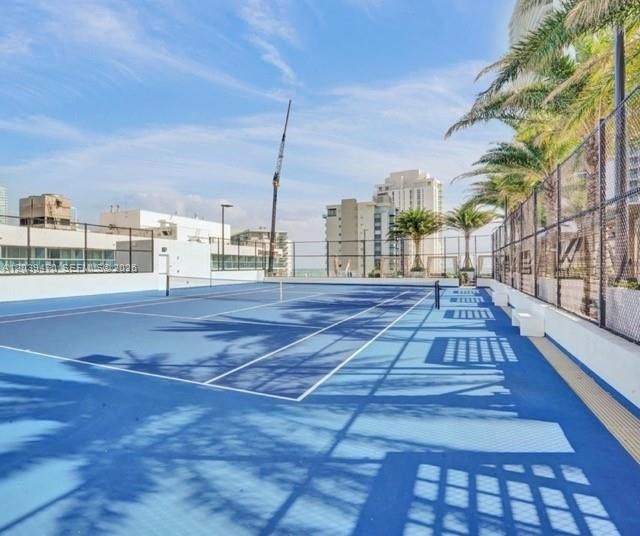 For Sale: $529,000 (1 beds, 1 baths, 702 Square Feet)