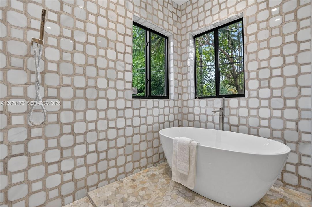 En Venta: $3,999,999 (4 camas, 4 baños, 2855 Pies cuadrados)
