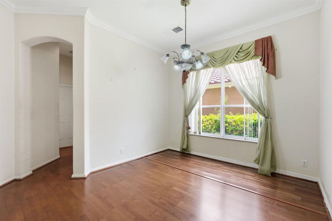 36-web-or-mls-3956_Torres_Cir_035