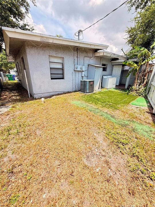 For Rent: $1,800 (2 beds, 1 baths, 2178 Square Feet)