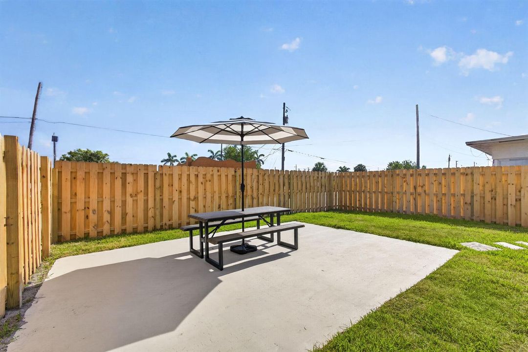 Fully fenced yard for pets/kids