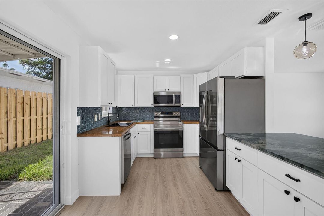 Huge kitchen!
