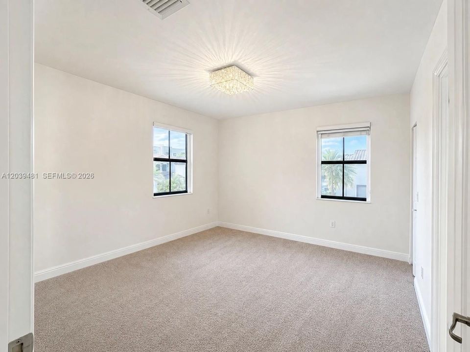 En Renta: $6,500 (4 camas, 3 baños, 2650 Pies cuadrados)