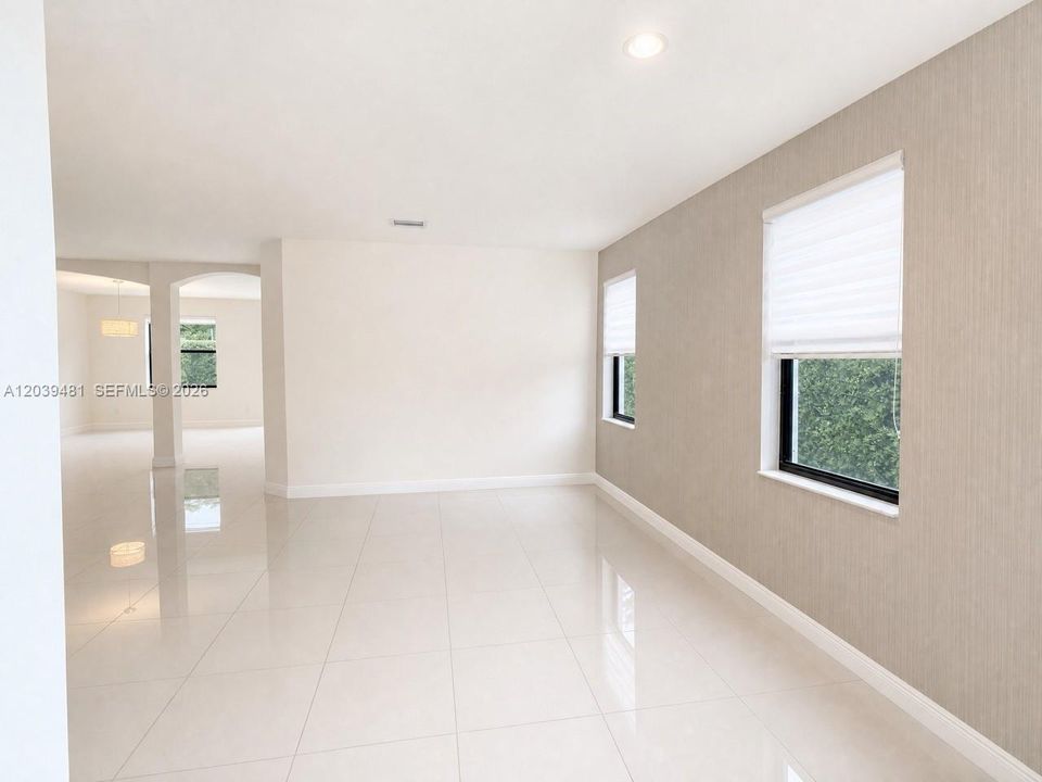 En Renta: $6,500 (4 camas, 3 baños, 2650 Pies cuadrados)