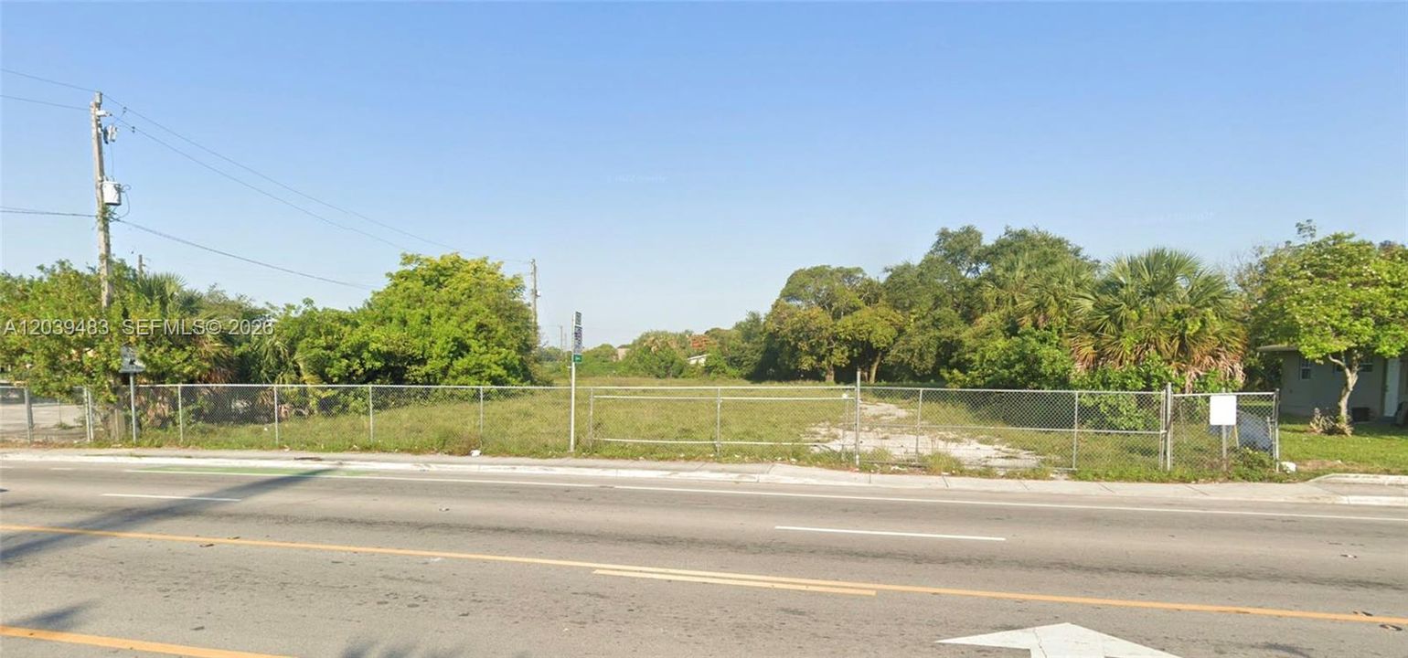 На продажу: $1,500,000 (1.72 acres)