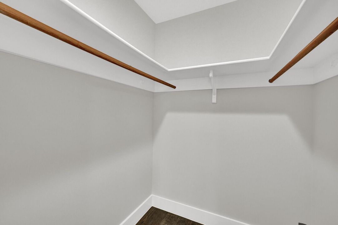 bed 1 closet 12216