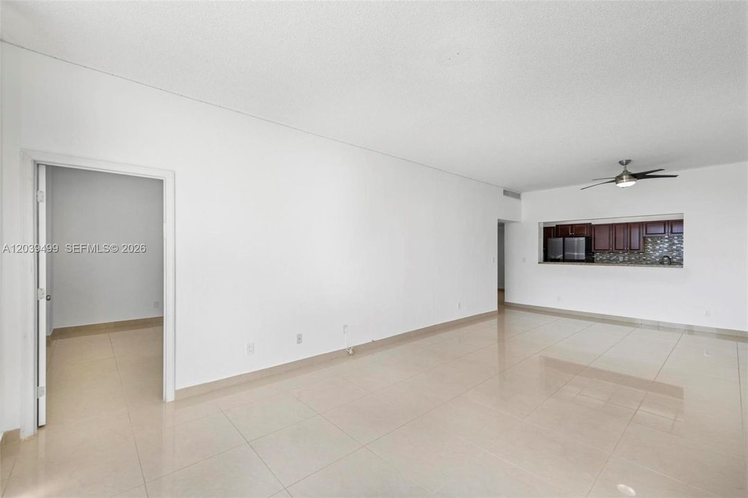 В аренду: $2,600 (1 спален, 1 ванн, 1005 Квадратных фут)