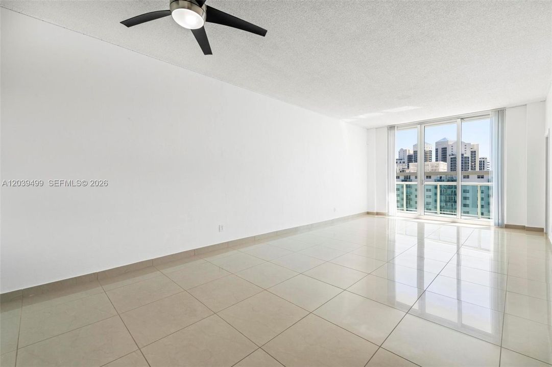 В аренду: $2,600 (1 спален, 1 ванн, 1005 Квадратных фут)