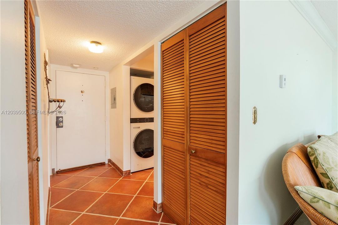 For Sale: $469,000 (1 beds, 1 baths, 900 Square Feet)