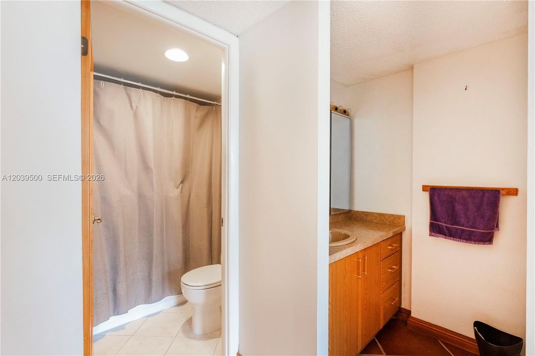 For Sale: $469,000 (1 beds, 1 baths, 900 Square Feet)