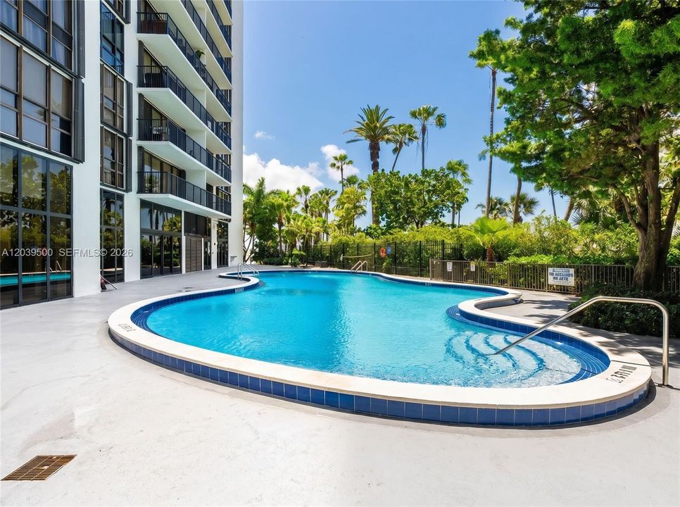 For Sale: $469,000 (1 beds, 1 baths, 900 Square Feet)