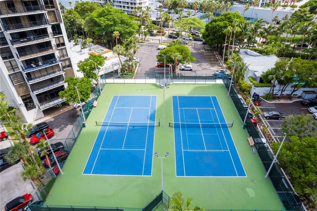 For Sale: $469,000 (1 beds, 1 baths, 900 Square Feet)