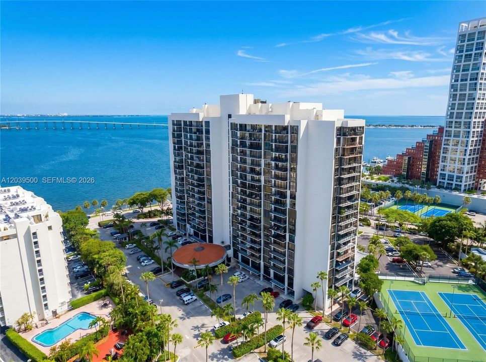 For Sale: $469,000 (1 beds, 1 baths, 900 Square Feet)